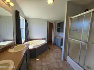 307 Kimberly Court, Elizabeth City, NC 27909 — 4-bedroom manufactured home in Horseshoe Acres, Elizabeth City, NC, photo 12 of 20: Master Bath