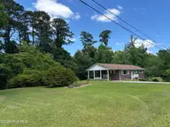 312 Neuse Cliffs Road, New Bern, NC 28560 — 3-bedroom home in Neuse Cliffs, New Bern, NC, photo 6 of 56: IMG_9972