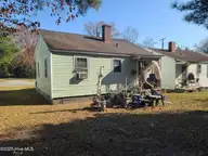 210 Clay Street, Kinston, NC 28501 — 2-bedroom home, Kinston, NC, photo 2 of 12