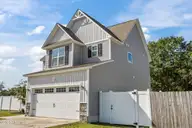 224 Rowland Drive, Richlands, NC 28574 — 3-bedroom home in Bradford Estates, Richlands, NC, photo 3 of 51: 3-web-or-mls-03