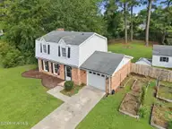 105 Hillside Court, Jacksonville, NC 28546 — 3-bedroom home in Brynn Marr, Jacksonville, NC, photo 2 of 36