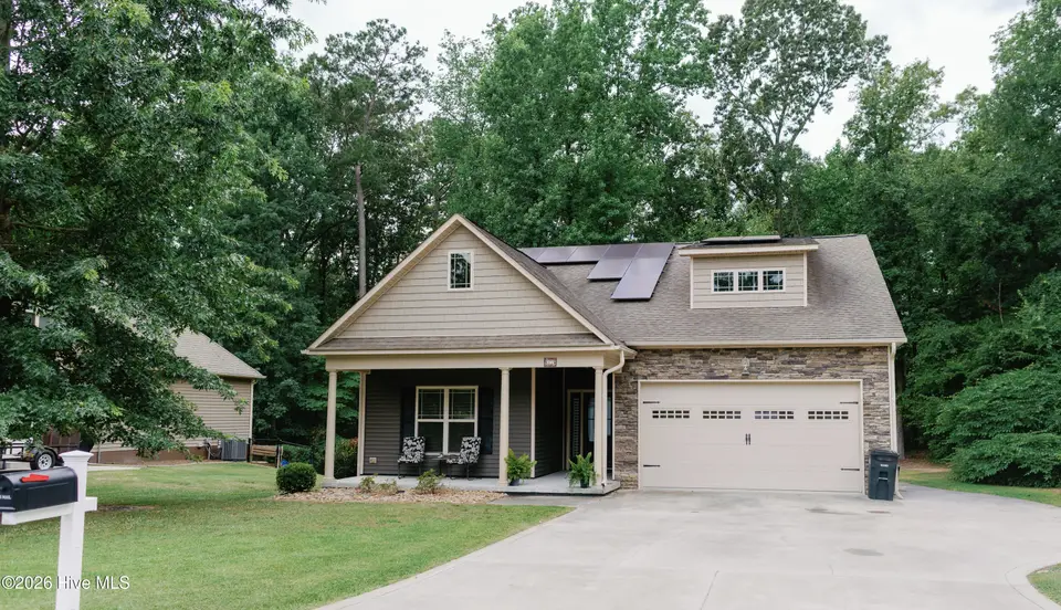 377 Victoria Drive, Chocowinity, NC 27817 — 4-bedroom waterfront home in Cypress Corner, Chocowinity, NC, photo 1 of 44: primary 377Victoria-5069