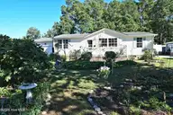 907 Palmer Drive, Carolina Shores, NC 28467 — 3-bedroom manufactured home in Village At Calabash, Carolina Shores, NC, photo 22 of 26