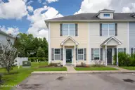 106 Parrot Landing Drive, Hubert, NC 28539 — 2-bedroom townhome in Parrot Landing, Hubert, NC, photo 4 of 33