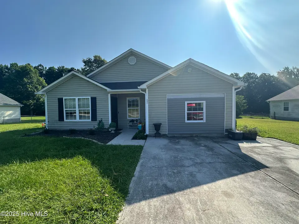 392 Riggs Road, Hubert, NC 28539 — 4-bedroom home in Jumping Run Creek, Hubert, NC, photo 1 of 6: 392 Riggs Rd