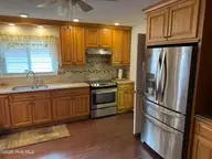 515 Fairway Drive W, Sunset Beach, NC 28468 — 3-bedroom home in Sea Trail Plantation, Sunset Beach, NC, photo 8 of 25: fantastic kitchen