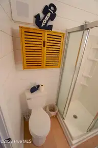 Ocean Sands, Atlantic Beach — 1-bedroom waterfront condo in Ocean Sands, Atlantic Beach, NC, photo 13 of 40: SHOWER & TOILET