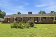 6762 River Road, Washington, NC 27889 — 3-bedroom home in Country Club Hills, Washington, NC, photo 5 of 55: 5-web-or-mls-IMG_0005 (1)