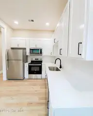 907 Wooster Street, Wilmington, NC 28401 — 4-bedroom home in Dawson-Castle Street, Wilmington, NC, photo 2 of 17: Wooster St Kitchen