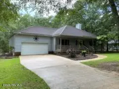 506 Pamlico River Drive, Washington, NC 27889 — 3-bedroom waterfront home in Pamlico Plantation, Washington, NC, photo 1 of 24: Main