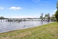 10 Batts Hill Road, New Bern, NC 28562 — 4-bedroom waterfront townhome in Olde Towne, New Bern, NC, photo 8 of 52: 42-web-or-mls-DSC_7187