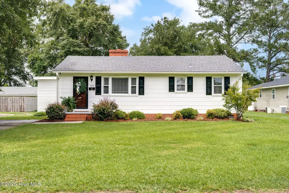 206 W Clement Street, Wallace, NC 28466 — 3-bedroom home, Wallace, NC, photo 1 of 29