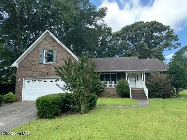 104 Knollwood Court, New Bern, NC 28562 — 3-bedroom home in River Bend, New Bern, NC, photo 1 of 18: A Front View