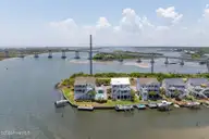 702 Roland Avenue, Surf City, NC 28445 — 4-bedroom waterfront home in Harbor Point, Surf City, NC, photo 3 of 57