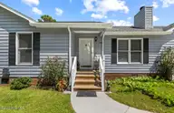 129 Foster Creek Court, Swansboro, NC 28584 — 3-bedroom home in Foster Creek, Swansboro, NC, photo 3 of 24