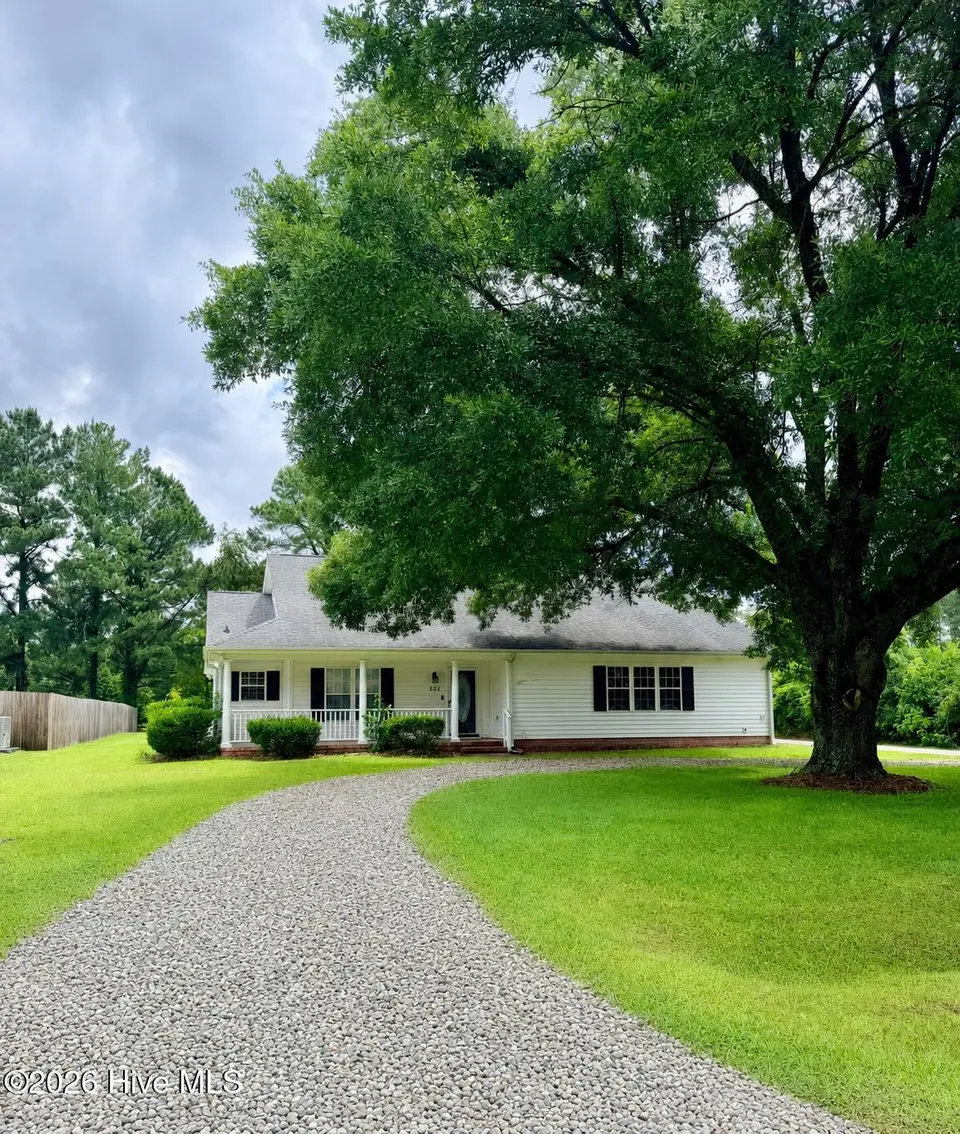 321 Barbara Drive, New Bern, NC 28562 — 3-bedroom home in Springdale, New Bern, NC, photo 1 of 61