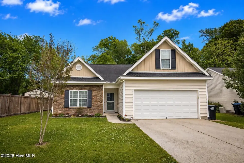 1017 Bally Bunion Lane, Burgaw, NC 28425 — 3-bedroom home in Village On Eighteen, Burgaw, NC, photo 1 of 27