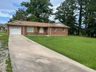 56 Hilltop Drive, Washington, NC 27889 — 3-bedroom home, Washington, NC, photo 1 of 21: IMG956876