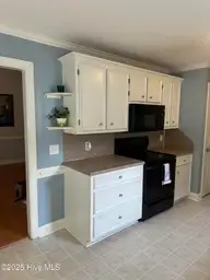 3846 Countryaire Drive, Ayden, NC 28513 — 3-bedroom home in Countryaire Village, Ayden, NC, photo 12 of 40: Kitchen