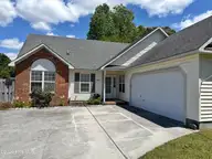122 Yellowwood Drive, Jacksonville, NC 28546 — 3-bedroom home in Hunters Creek, Jacksonville, NC, photo 5 of 39: IMG_1479