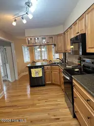 103 Pinnacle Court, West End, NC 27376 — 3-bedroom waterfront townhome in Seven Lakes West, West End, NC, photo 11 of 34: Kitchen