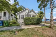100 S 11th Street, Wilmington, NC 28401 — 2-bedroom home in Castle Dock, Wilmington, NC, photo 2 of 24