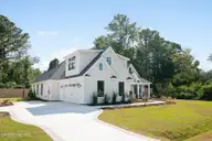 385 Crow Creek Drive NW, Calabash, NC 28467 — 4-bedroom home in Crow Creek, Calabash, NC, photo 4 of 41: CDWK_2211_EXT_10