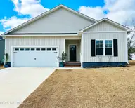 211 Baker Road, Hubert, NC 28539 — 3-bedroom home in Garland Shores, Hubert, NC, photo 1 of 49: IMG_0563