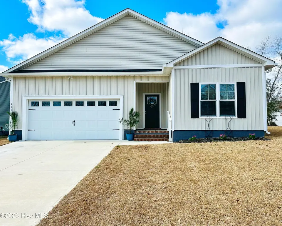 211 Baker Road, Hubert, NC 28539 — 3-bedroom home in Garland Shores, Hubert, NC, photo 1 of 49: IMG_0563