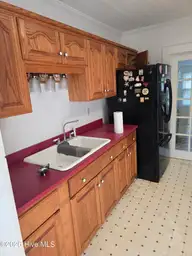 201 N Southerland Street, Mount Olive, NC 28365 — 3-bedroom home, Mount Olive, NC, photo 5 of 22