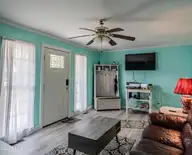 1937 Jackson Street, Wilmington, NC 28401 — 3-bedroom home in Sunset Park, Wilmington, NC, photo 17 of 22: living room front door