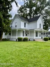 414 N Center Street, Mount Olive, NC 28365 — 3-bedroom home, Mount Olive, NC, photo 1 of 56: IMG_2094