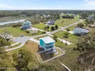 135 Jade Street, Beaufort, NC 28516 — 3-bedroom waterfront home in Jade Point, Beaufort, NC, photo 11 of 59: 7-web-or-mls-135 Jade St 007