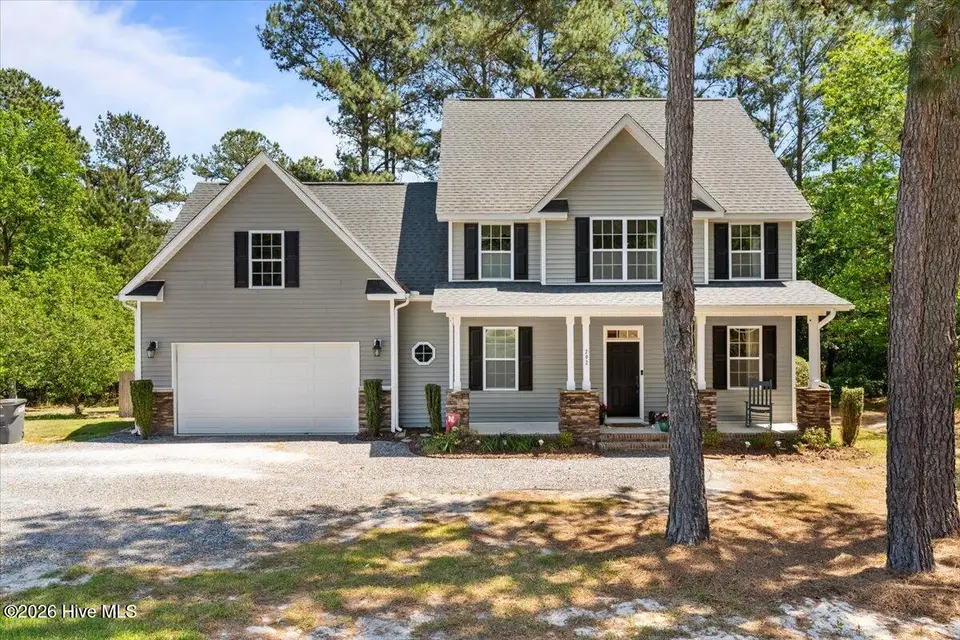 292 Spring Meadows Drive, Aberdeen, NC 28315 — 4-bedroom home in Spring Meadows, Aberdeen, NC, photo 1 of 37: 02-DSC06457
