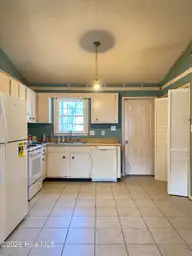 234 Cedar Creek Drive, Jacksonville, NC 28540 — 2-bedroom townhome in Cedar Creek, Jacksonville, NC, photo 3 of 15: 6 kitchen 234 Cedar Creek Dr Jacksonvill