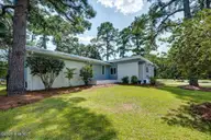 5724 Gondolier Drive, New Bern, NC 28560 — 4-bedroom waterfront home in Fairfield Harbour, New Bern, NC, photo 8 of 59: 05-5724_Gondolier-33