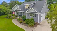 120 Pine Bluff Drive, Morehead City, NC 28557 — 4-bedroom waterfront home in Brandywine Bay, Morehead City, NC, photo 2 of 16: IMG_6083