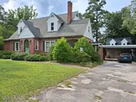 201 E Bell Street, Tabor City, NC 28463 — 4-bedroom home, Tabor City, NC, photo 4 of 28