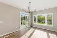114 Jordan Drive, New Bern, NC 28562 — 4-bedroom waterfront townhome in Wesmill Pond Estates, New Bern, NC, photo 13 of 37: Dining Area