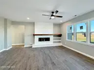 1061 Staysail Drive, Elizabeth City, NC 27909 — 4-bedroom home in Tooley Harbor, Elizabeth City, NC, photo 5 of 30: Living Room