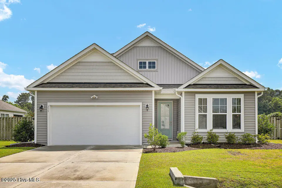 239 Seneca Reef Drive, Hampstead, NC 28443 — 3-bedroom home in Seneca Reef, Hampstead, NC, photo 1 of 39: Front