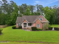 229 Easterly Drive, New Bern, NC 28560 — 4-bedroom home in River Bluffs, New Bern, NC, photo 10 of 48: 229 Easterly Drive, New Bern, NC 28560