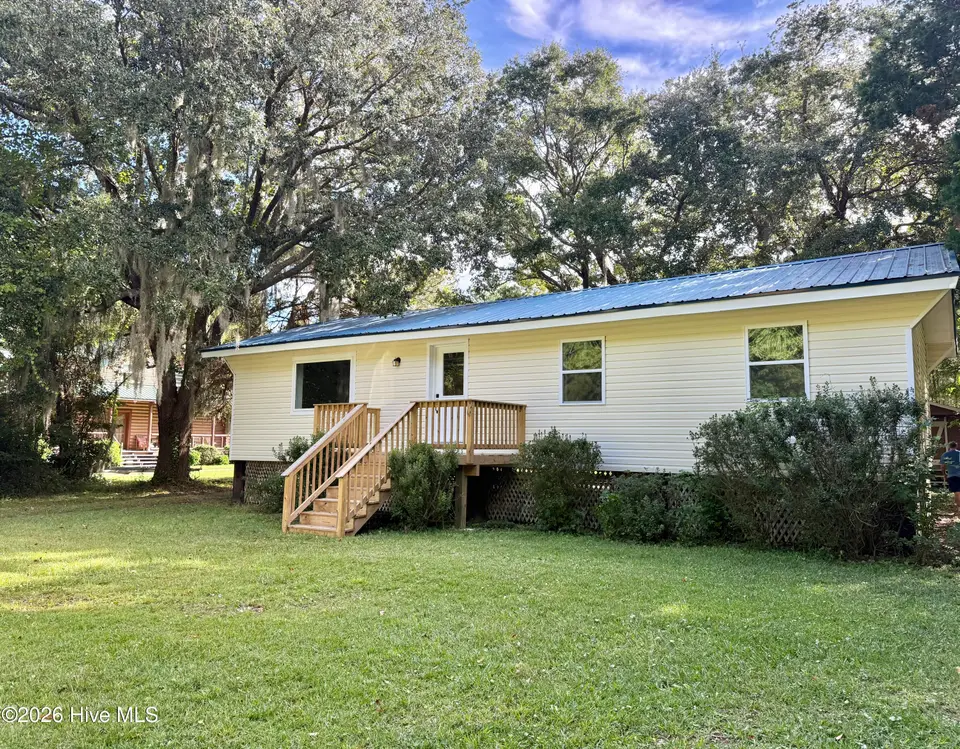 440 Village Drive, Beaufort, NC 28516 — 4-bedroom waterfront home in Sportsman Village, Beaufort, NC, photo 1 of 3: IMG_2763