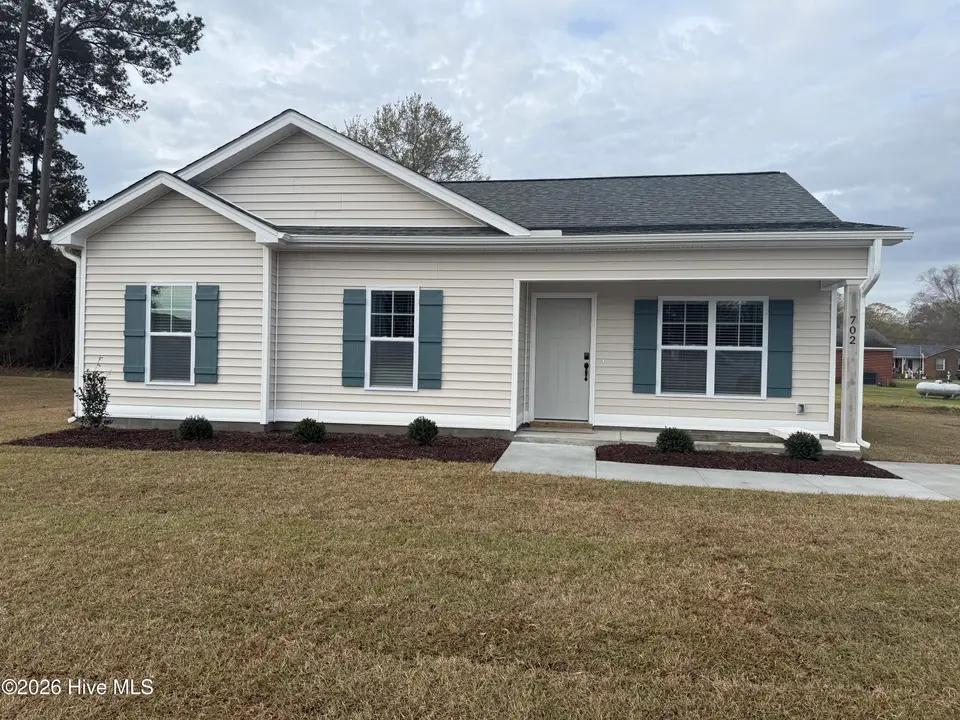 702 Pope Street, Grifton, NC 28530 — 3-bedroom home in Meadowbrook, Grifton, NC, photo 1 of 14: IMG_9612