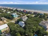 101 Jackson Avenue, Emerald Isle, NC 28594 — 4-bedroom waterfront home in Jefferson Place, Emerald Isle, NC, photo 10 of 61: 101 Jackson Ave