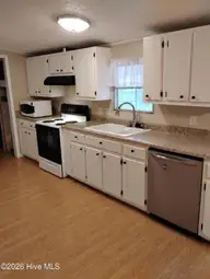 104 Beaver Drive, Dudley, NC 28333 — 3-bedroom manufactured home in Carraway Crk Est, Dudley, NC, photo 18 of 24: Kitchen