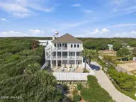 101 Jackson Avenue, Emerald Isle, NC 28594 — 4-bedroom waterfront home in Jefferson Place, Emerald Isle, NC, photo 6 of 61: 101 Jackson Ave