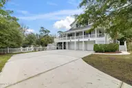 233 Chimney Lane, Wilmington, NC 28409 — 4-bedroom waterfront home in Old Chimney, Wilmington, NC, photo 6 of 69: 8-web-or-mls-GI - 233 Chimney Ln - Listi