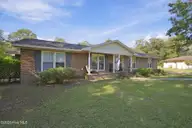 309 Willowbrook Court, New Bern, NC 28562 — 4-bedroom home in River Bend, New Bern, NC, photo 5 of 56: 5-web-or-mls-0C0A9198