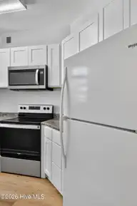 4240 Wilshire Boulevard 202e, Wilmington, NC 28403 — 2-bedroom condo in Courtyard, Wilmington, NC, photo 3 of 23